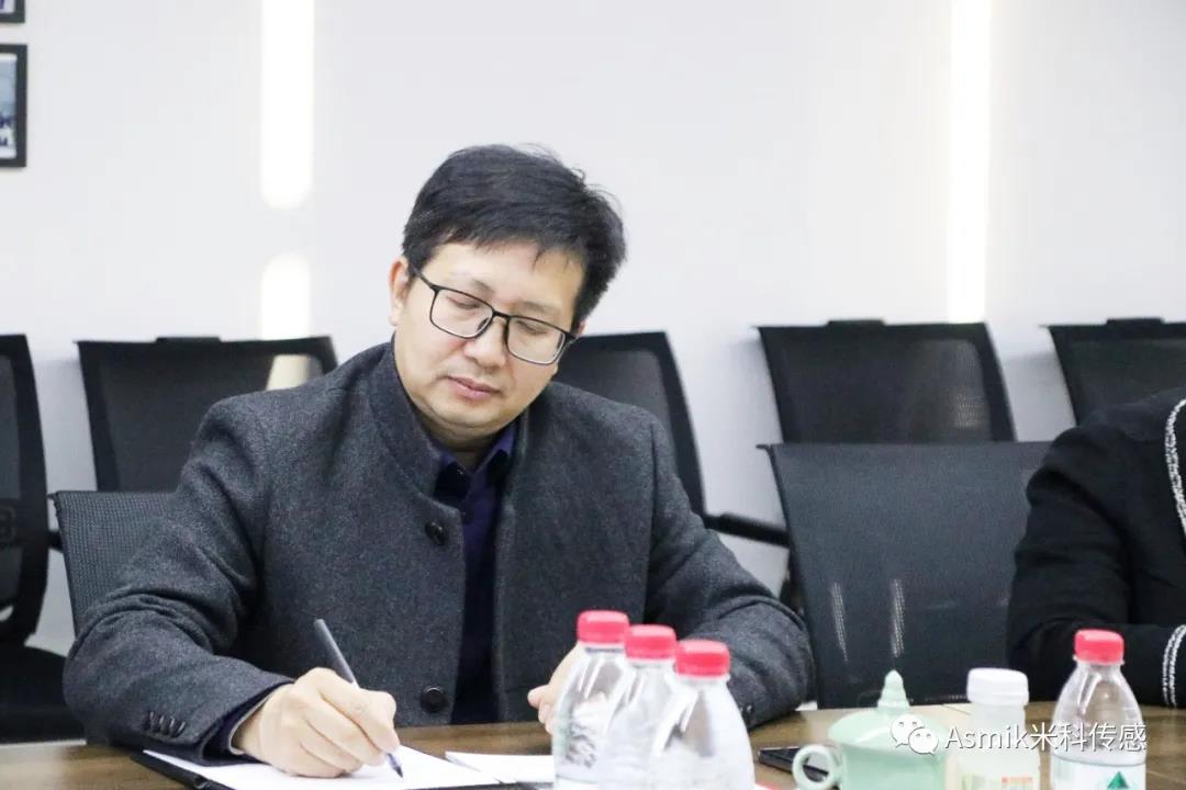 座談會(huì)現(xiàn)場閆樹斌教授