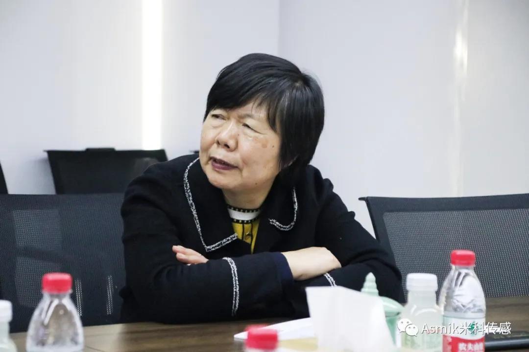 座談會(huì)現(xiàn)場羅云霞院長發(fā)表講話